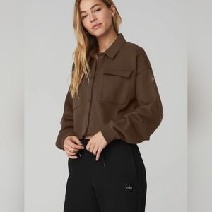 GUC ALOYoga Renoun Cropped Button Down 🍄‍🟫